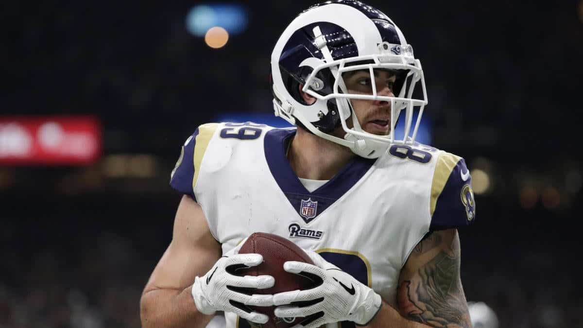 INGLEWOOD, CA - SEPTEMBER 18: Los Angeles Rams tight end Tyler Higbee (89)  follows his blocking during an NFL game between the Atlanta Falcons and the Los  Angeles Rams on September 18