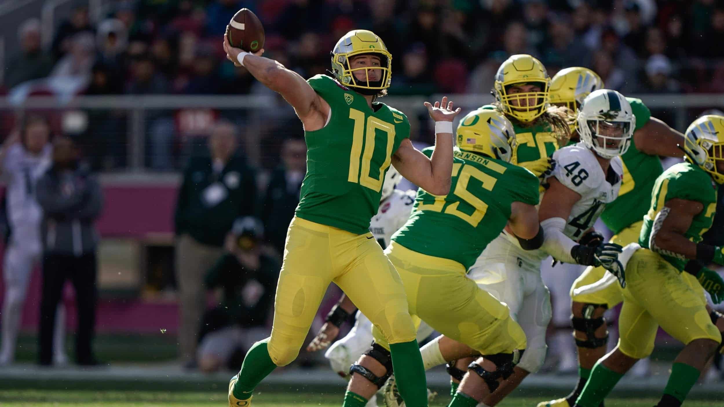 Justin Herbert Shows Off Arm Strength at Oregon Pro Day Ahead of