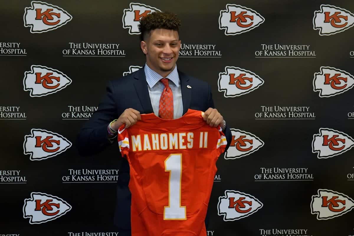 DeAndre Washington called Mahomes ahead of decision to join Chiefs