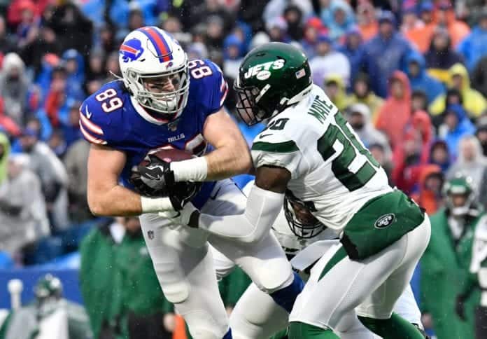 Buffalo Bills tight end Tommy Sweeney (89) at the line of