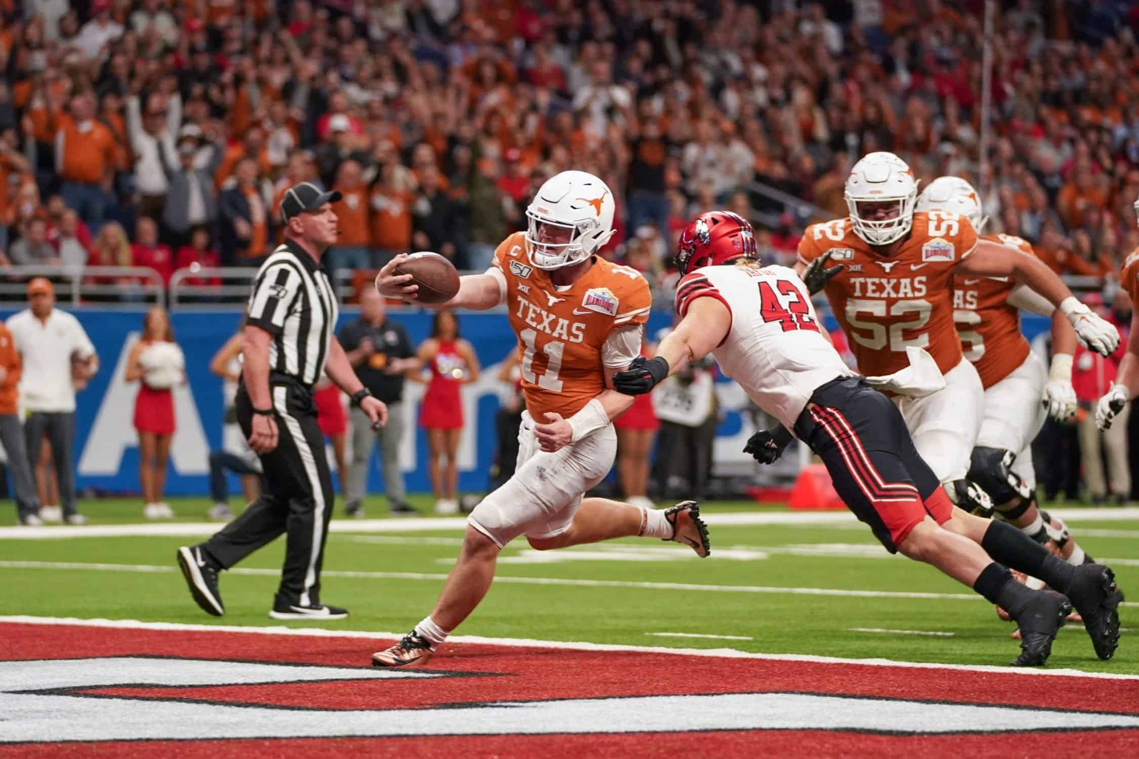 Ehlinger has plenty of passing options at No. 8 Texas - The San