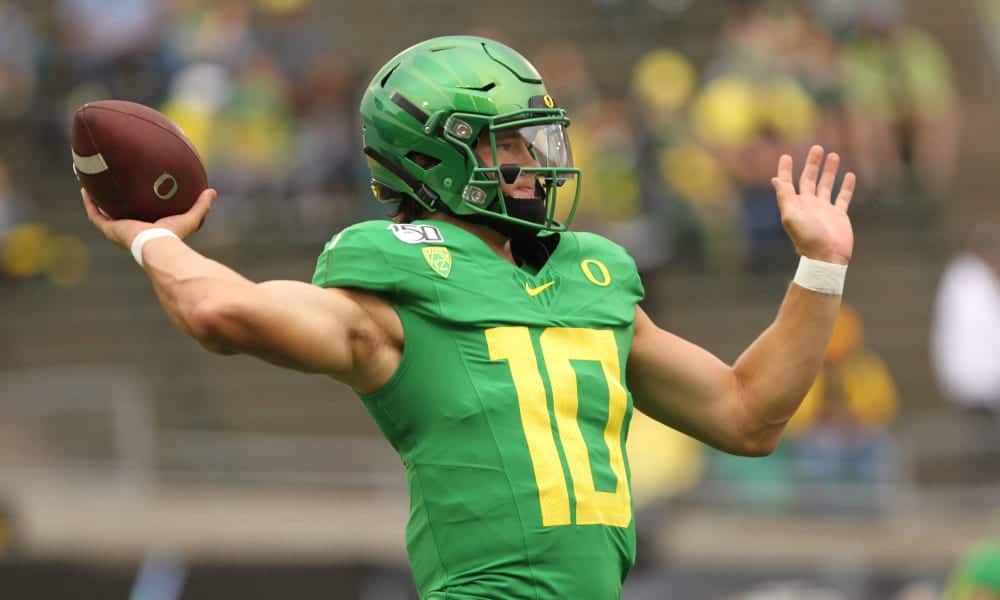 Justin Herbert Oregon Ducks Green Jersey Throwing 20  Photo