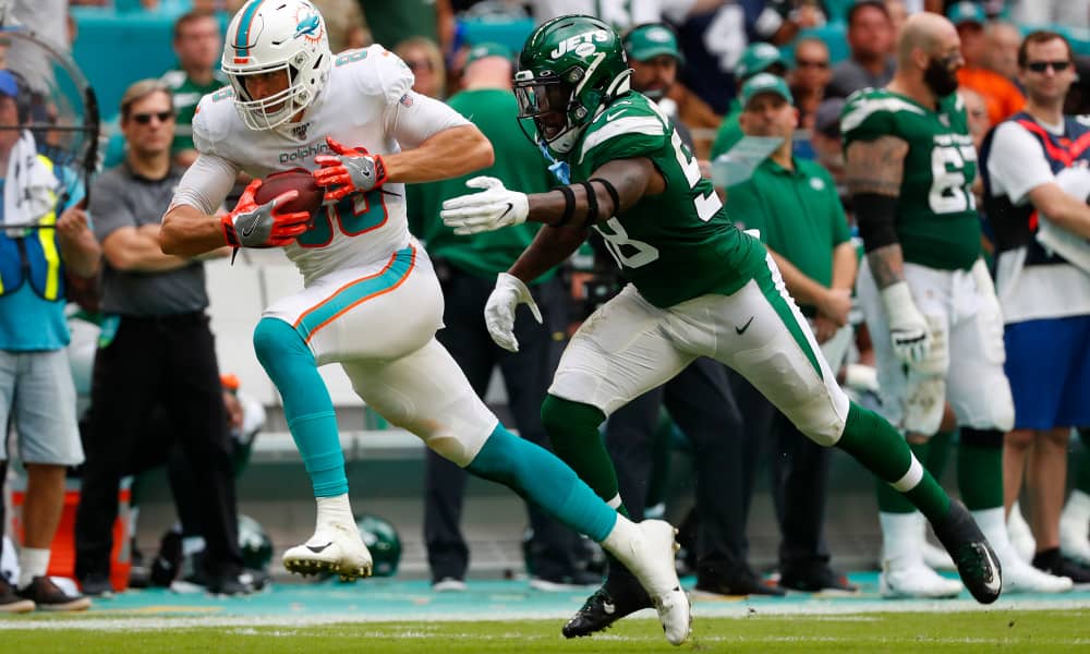 Allen Hurns becomes first Dolphin to opt out of 2020