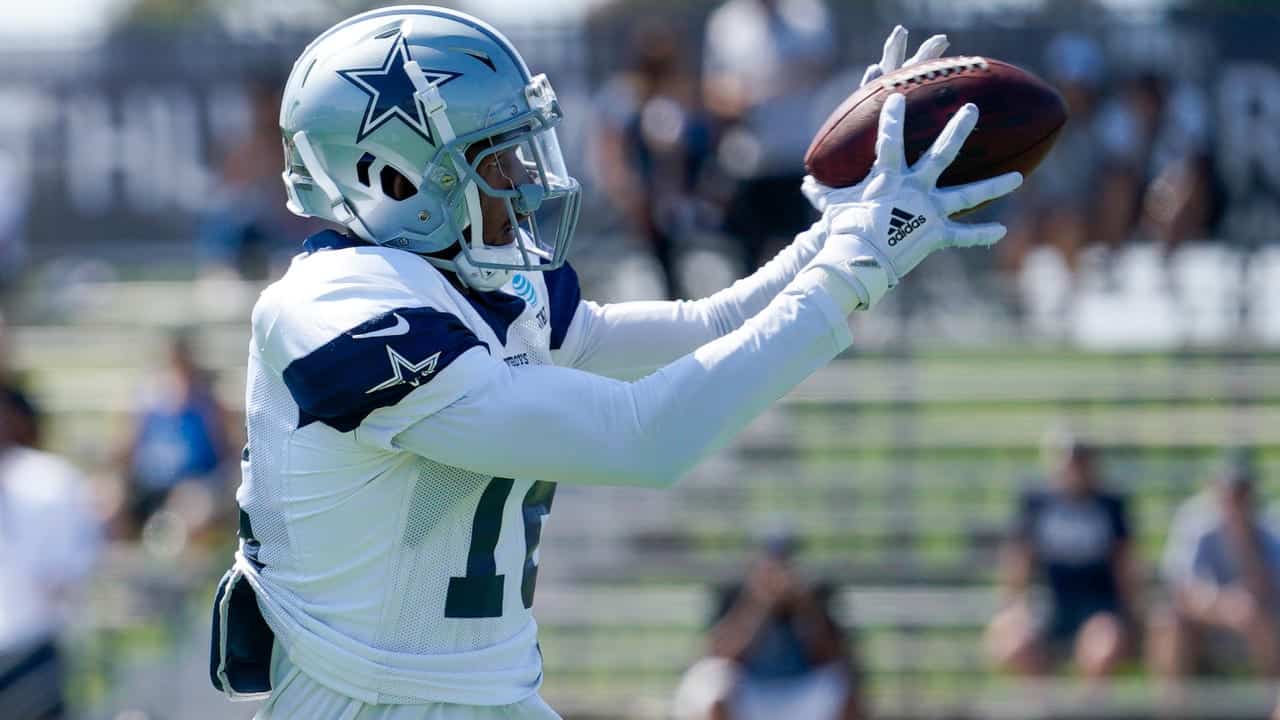 Cowboys WR Cedrick Wilson may be the best quarterback on the team?