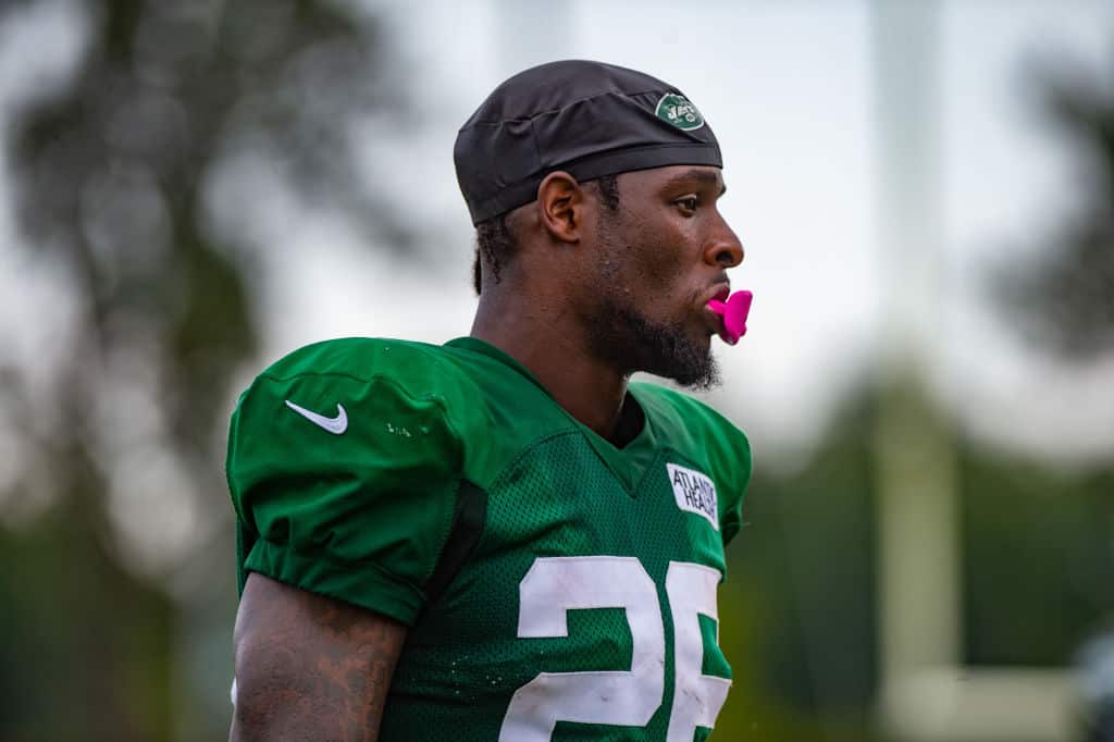 REPORT: New York Jets Considering Trading Away Le'Veon Bell Before Season  Starts