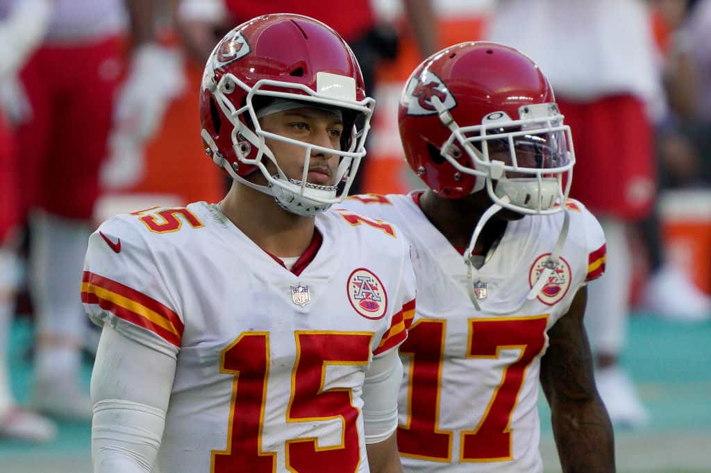 Chiefs survive miscues, escape with sloppy win over Chargers