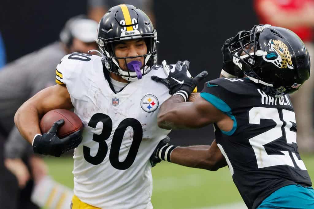 Report: Free Agent Steelers RB James Conner Visiting Arizona