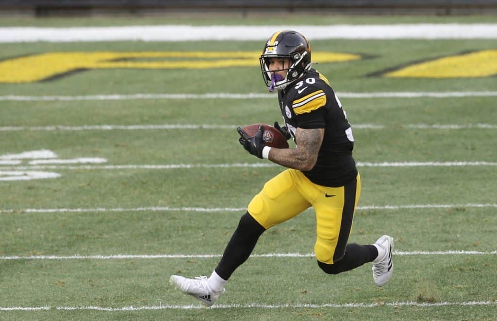 Free-agent RB James Conner visiting Cardinals