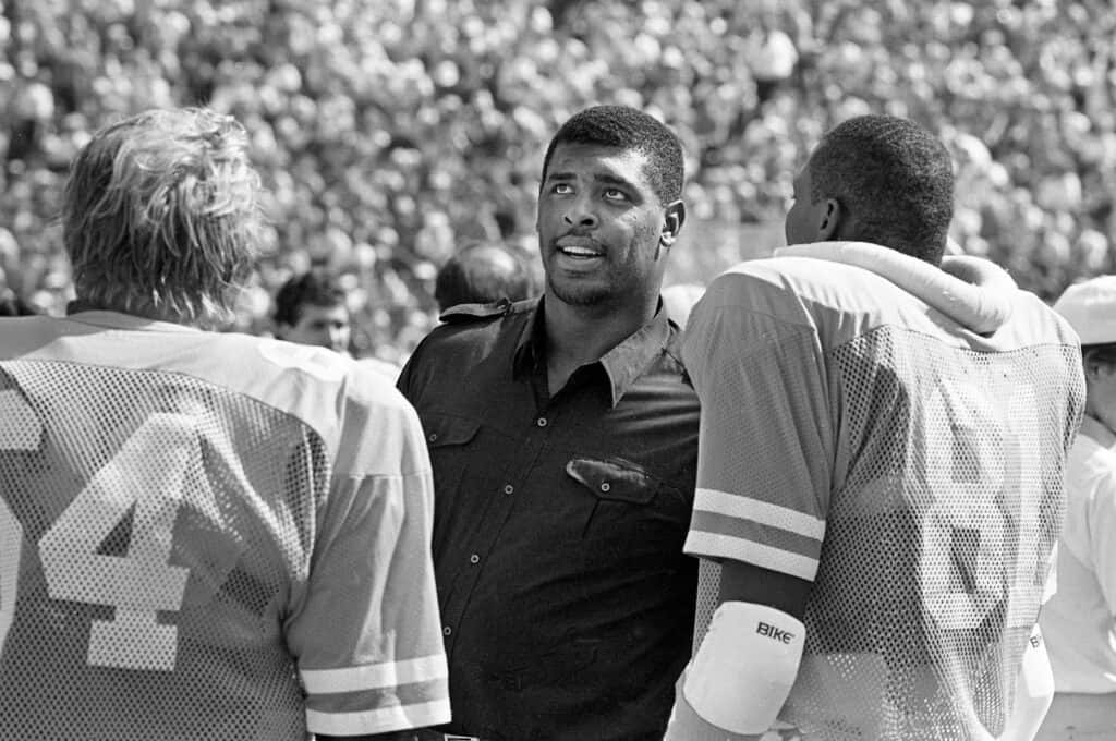 Herschel Walker, Jim Kelly Among Original USFL's Fantasy Stars