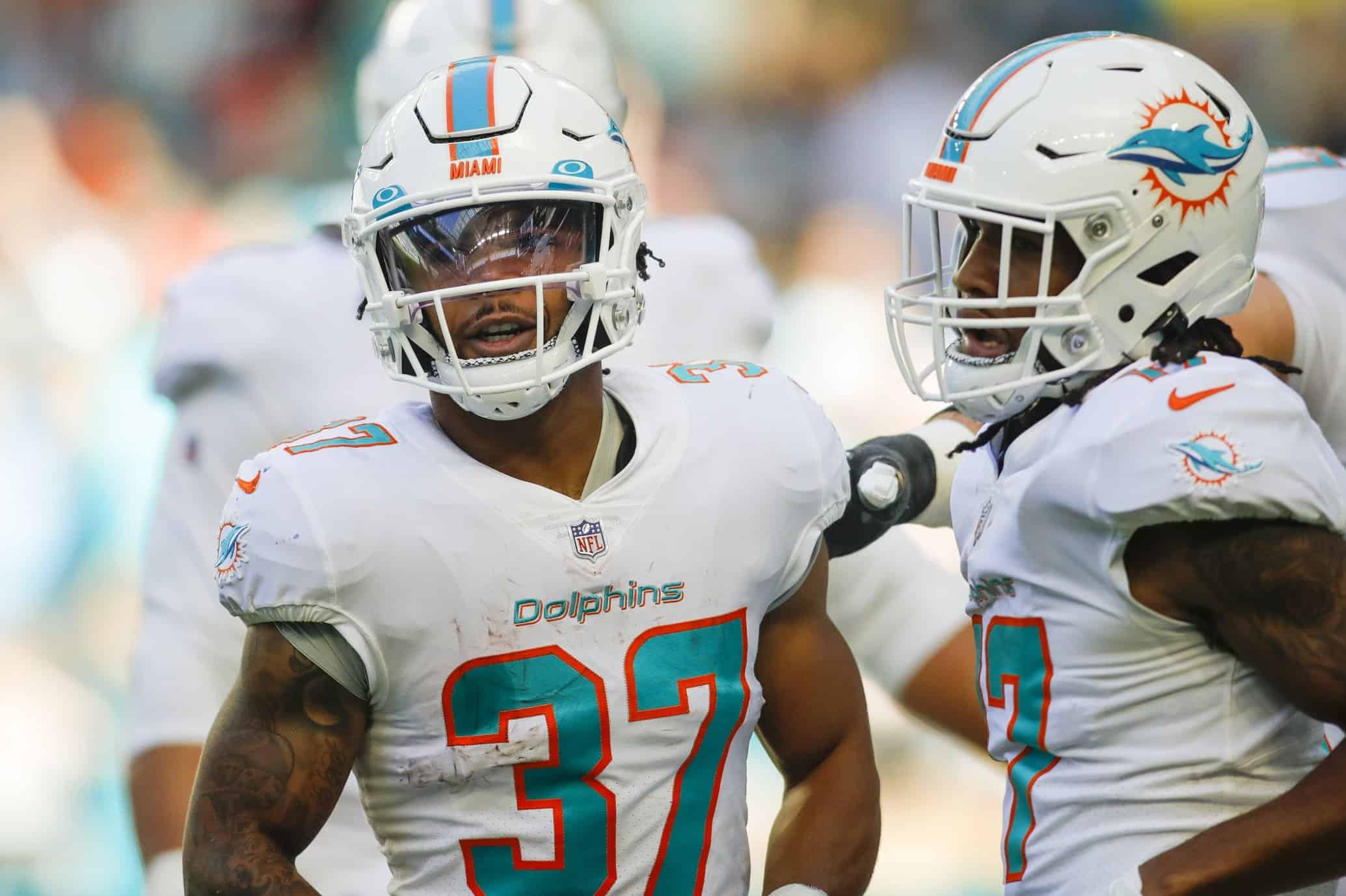 Miami Dolphins running back Myles Gaskin (37) sets up for a play