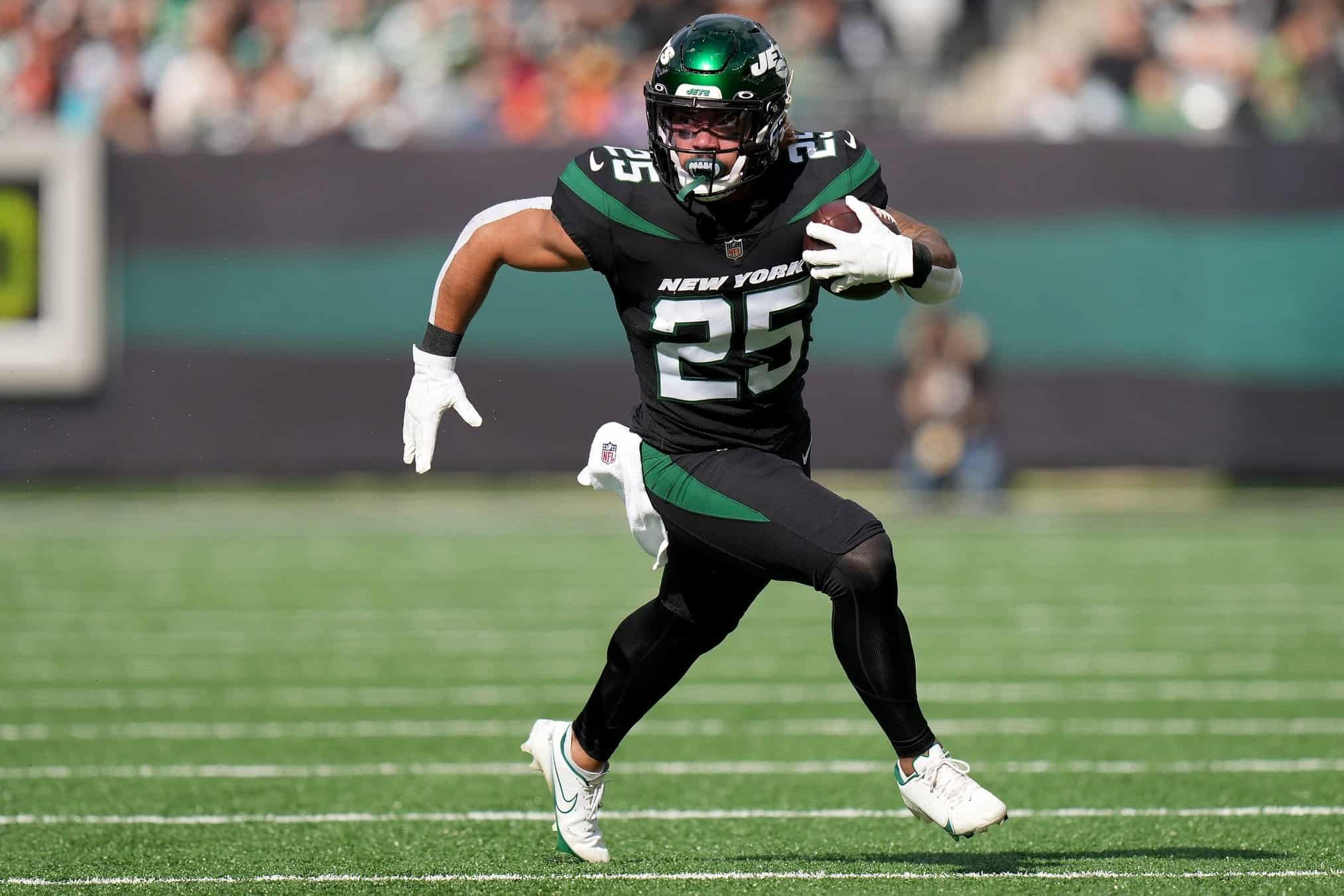 Zonovan Knight, Ty Johnson deliver with Jets thin at running back