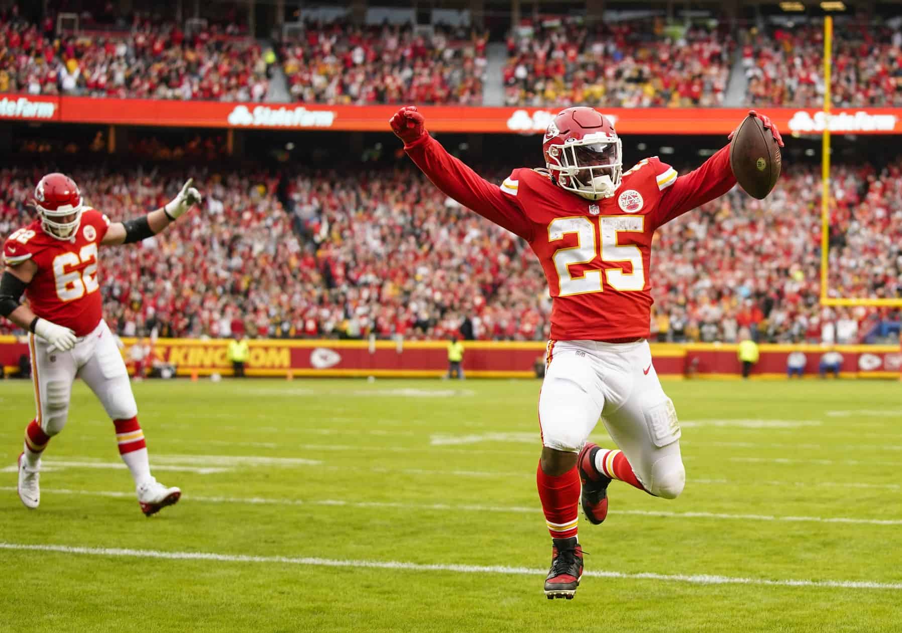 Chiefs activate RB Edwards-Helaire off IR for Super Bowl