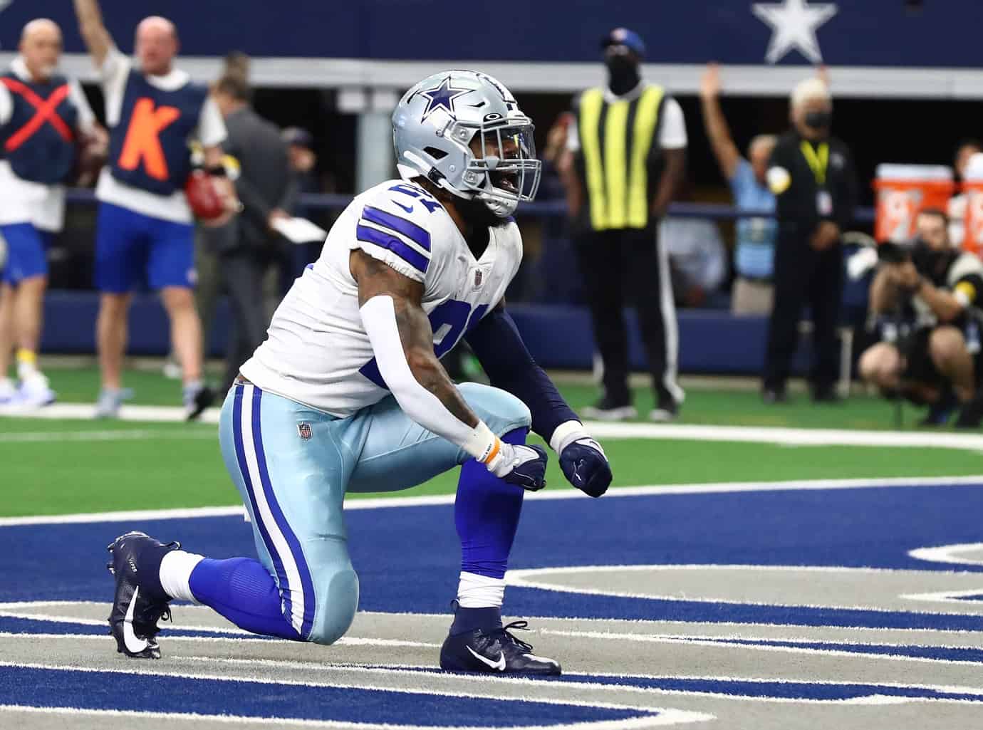 Ezekiel Elliott or Tony Pollard Start/Sit Week 16 Are both Cowboys RBs