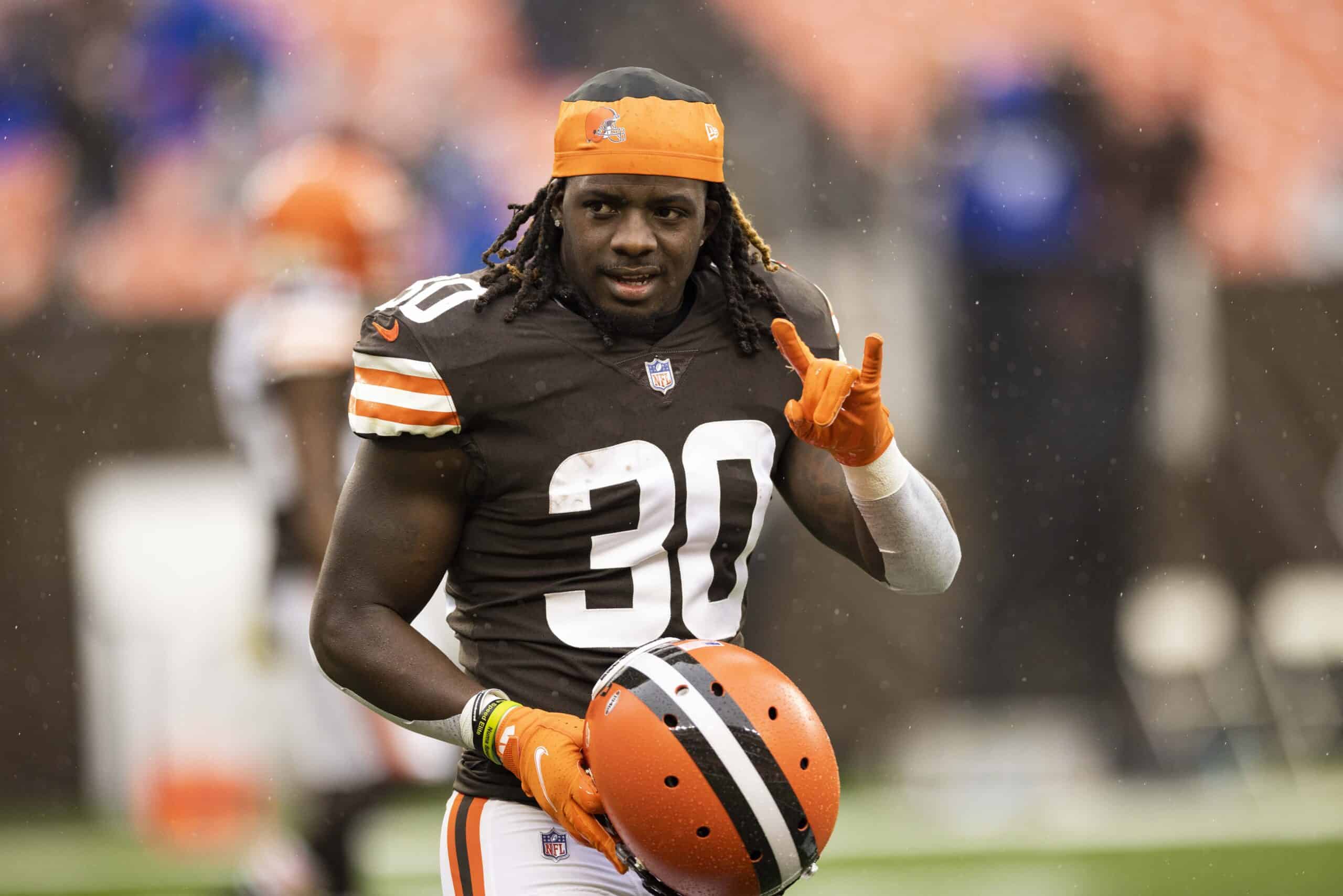 Watch: Kareem Hunt scores first touchdown as a Browns player