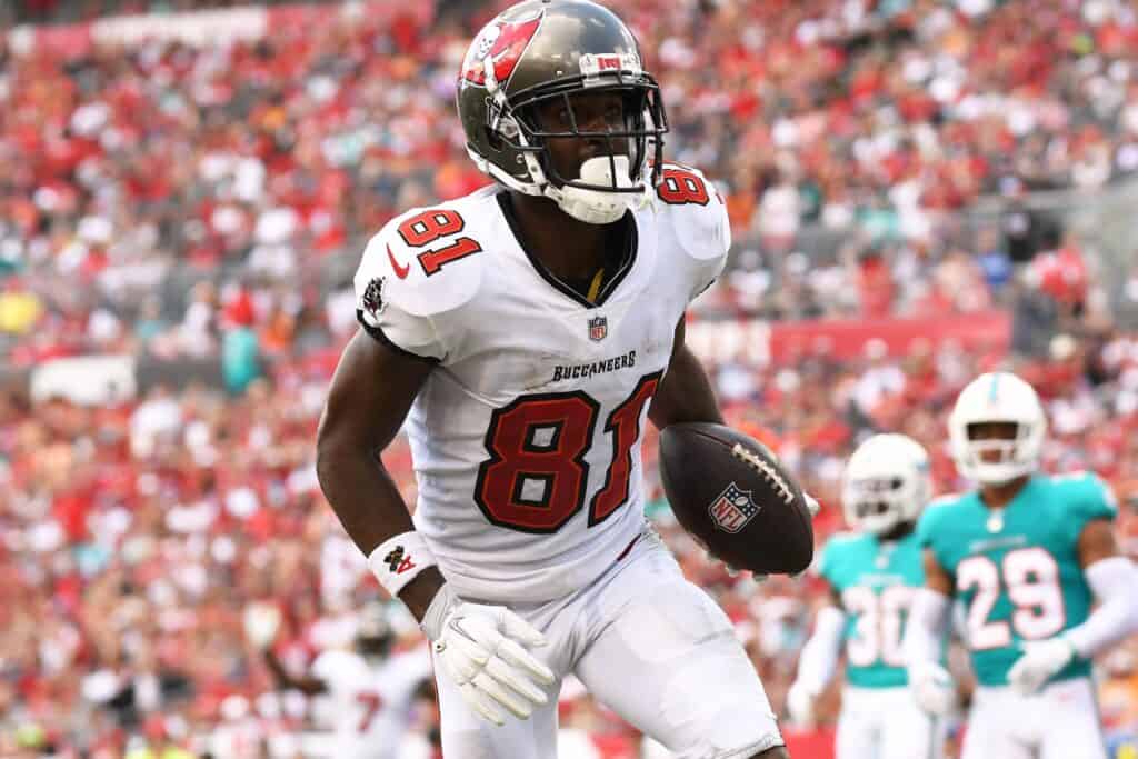 Buccaneers want to bring back Antonio Brown for 2021 season, per report 