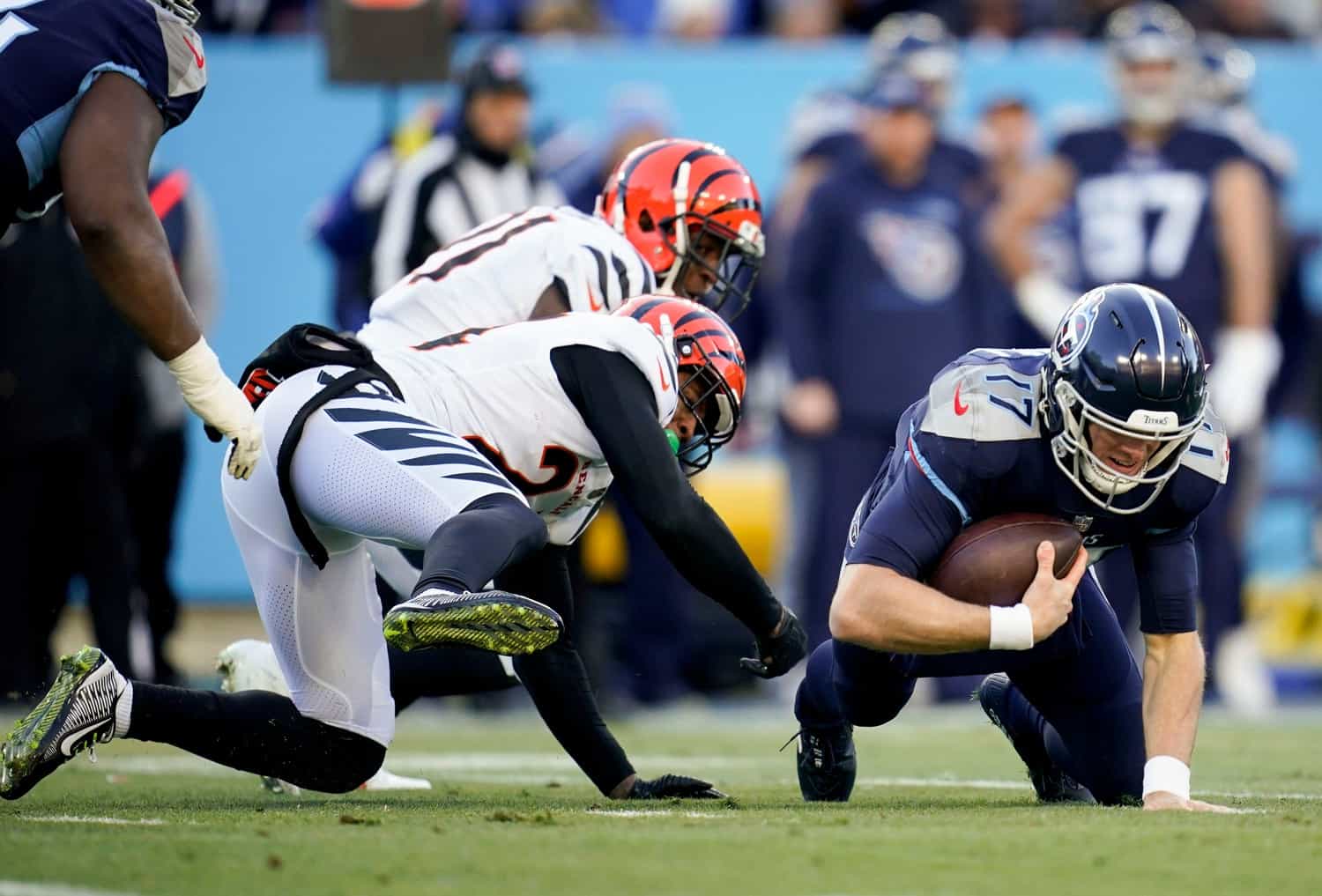 Titans clinch AFC's top seed as Ryan Tannehill makes clutch plays vs. Texans