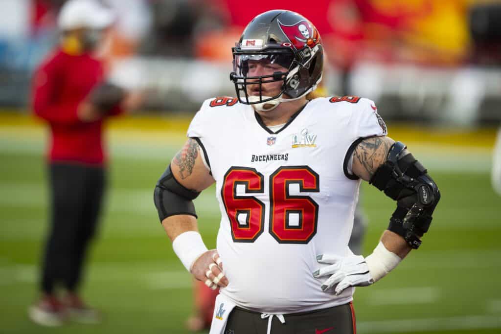 Ryan Jensen, free-agent center, re-signs as Tom Brady returns to Bucs