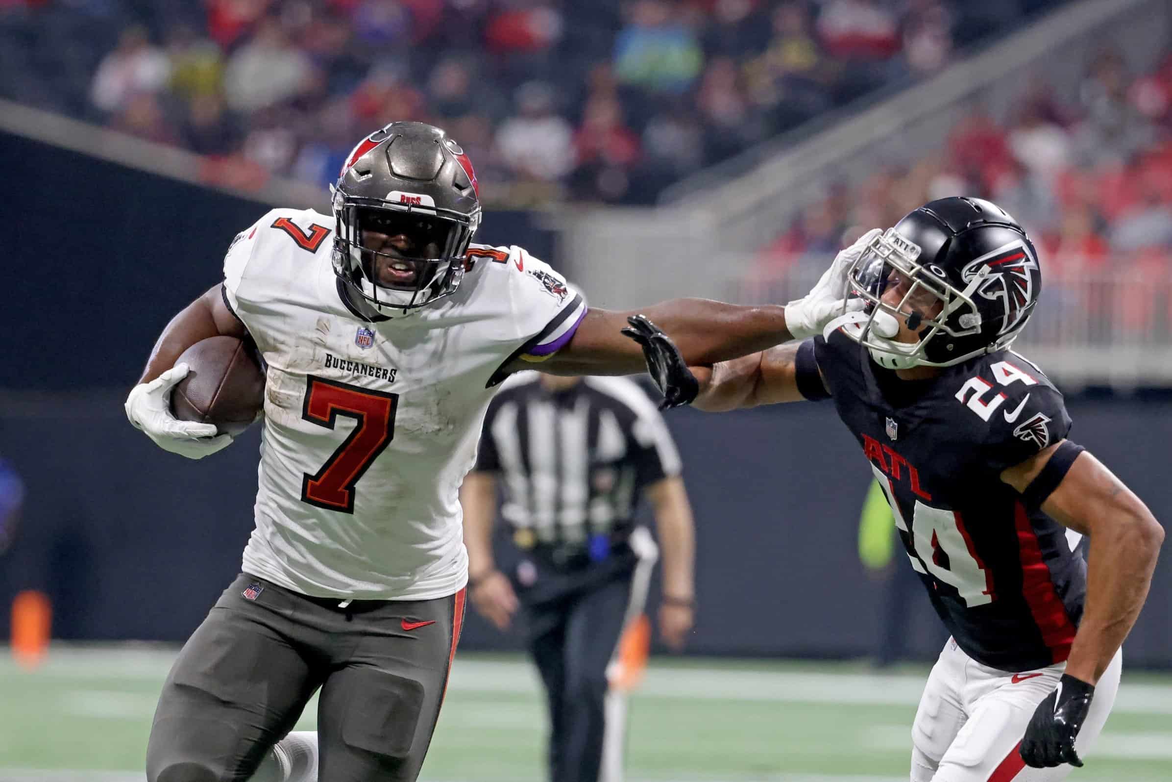 Tampa Bay Buccaneers get sneak peek of new uniforms