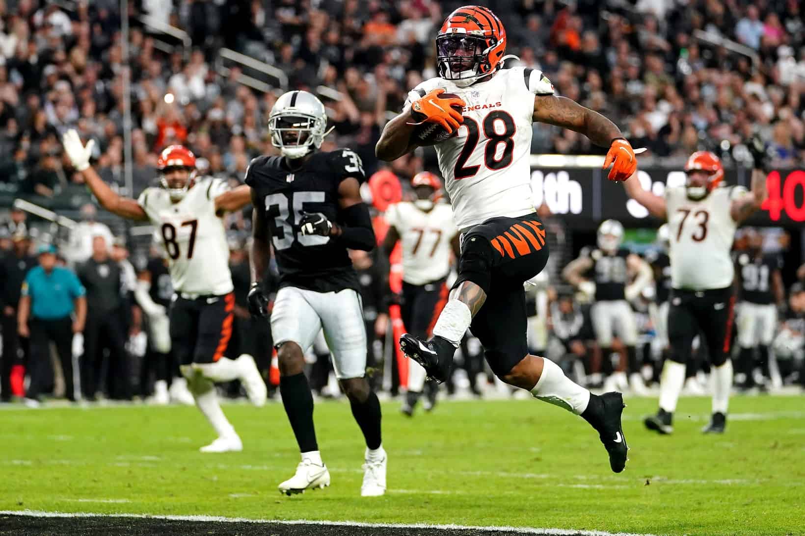 Joe Mixon COVID-19 news: Bengals RB is on the list for Week 18 - DraftKings  Network