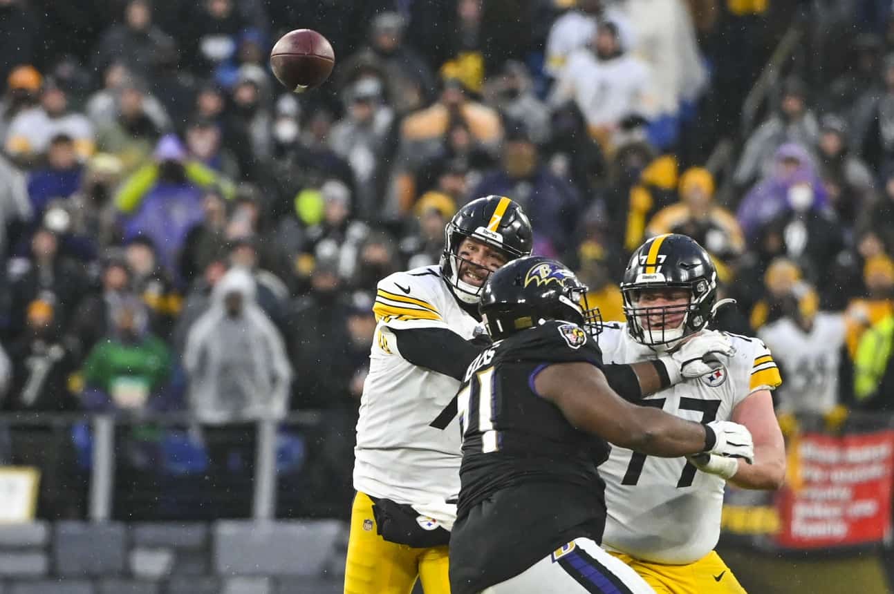 Ben Roethlisberger fined for wearing Apple Watch during Steelers