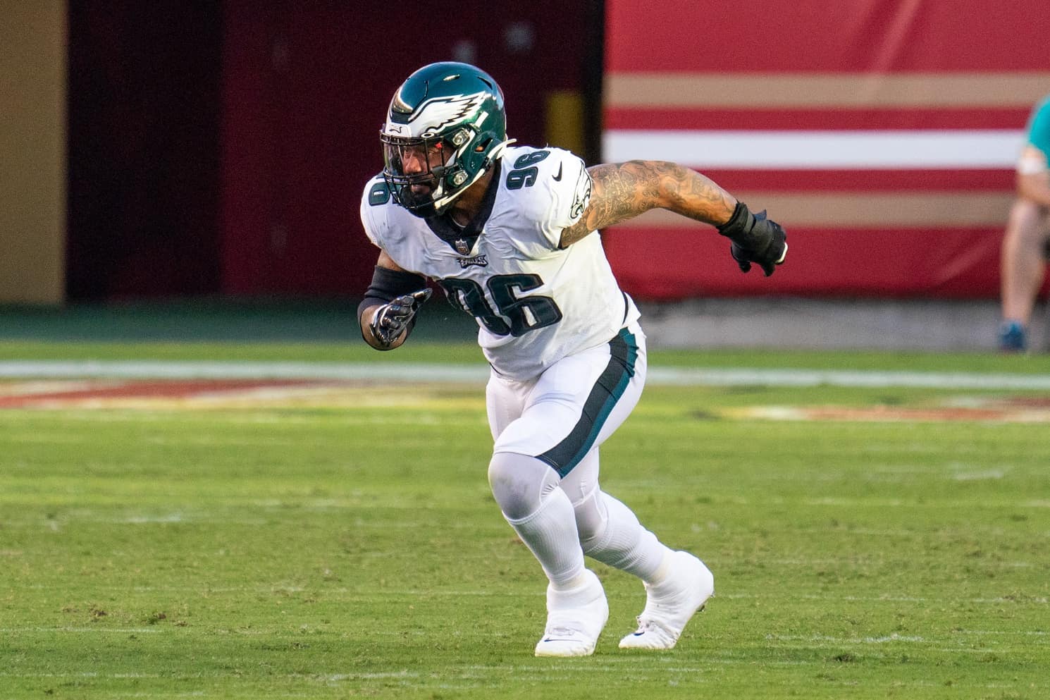 Derek Barnett leaves game vs. Dolphins with injury