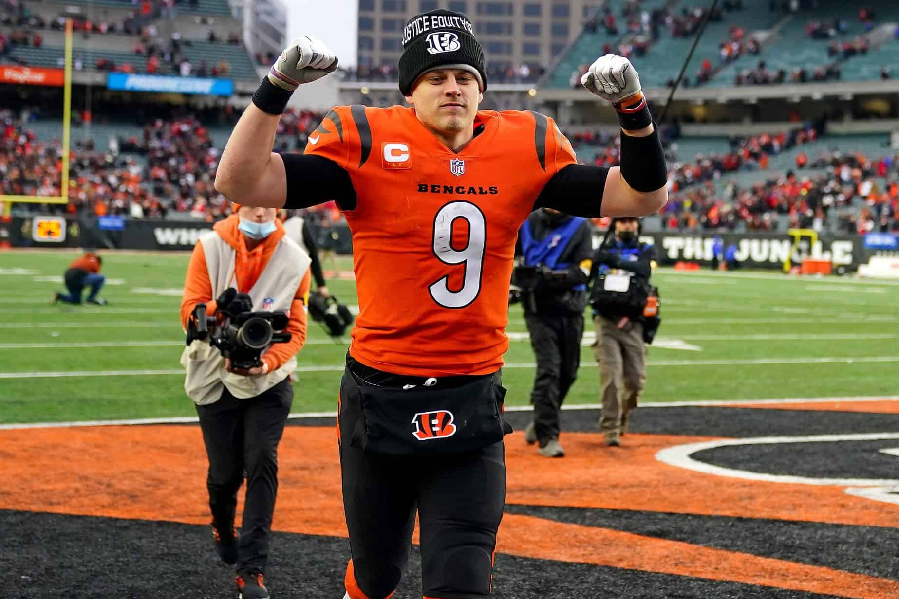 Joe Burrow Smokes Cigar As Bengals Celebrate Winning Division