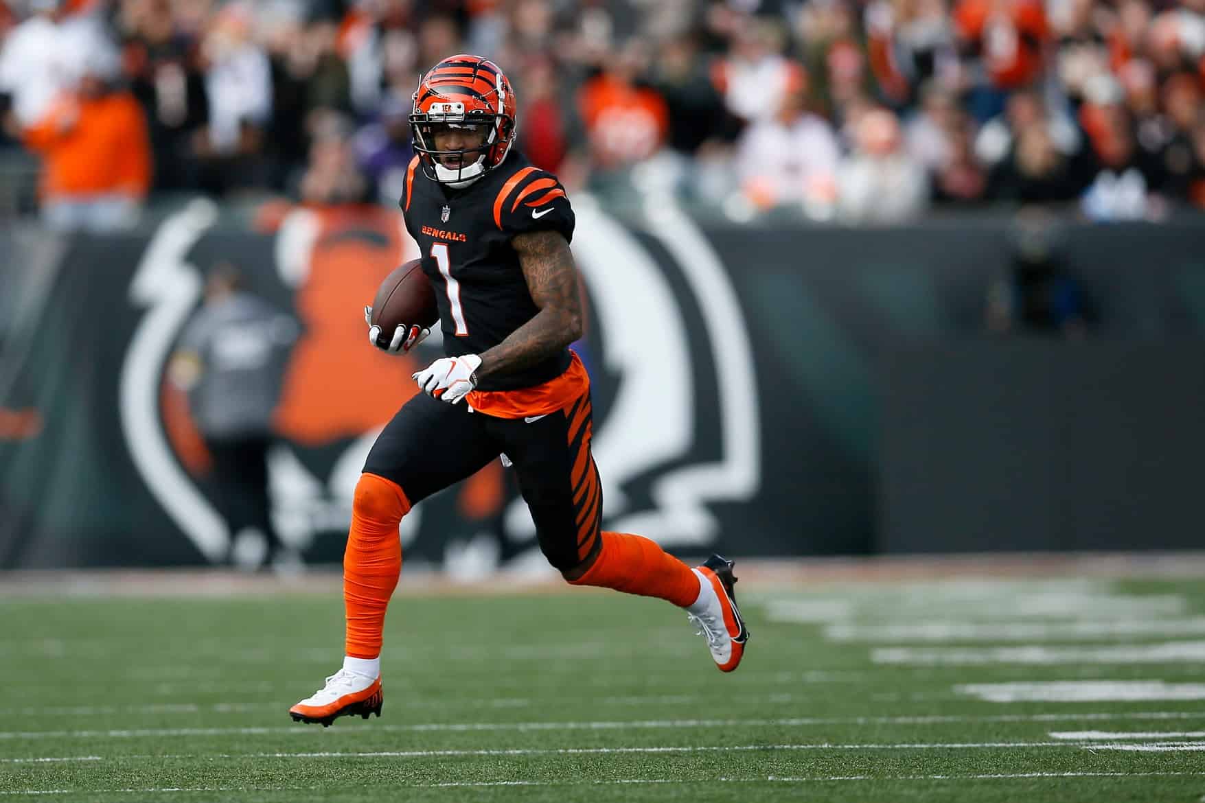 Cincinnati Bengals wide receiver Ja'Marr Chase named NFL Offensive Rookie of  the Year