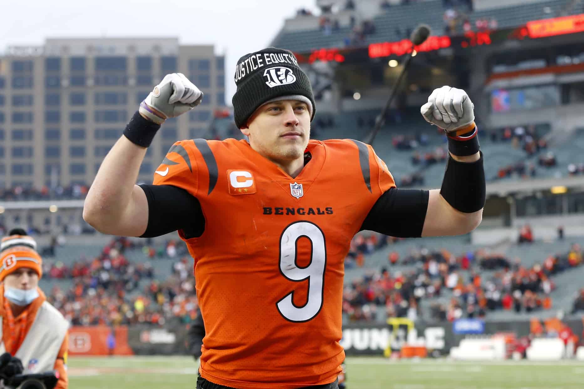 Bengals Joe Burrow Wins The PFWA 2021 Comeback Player Of The Year