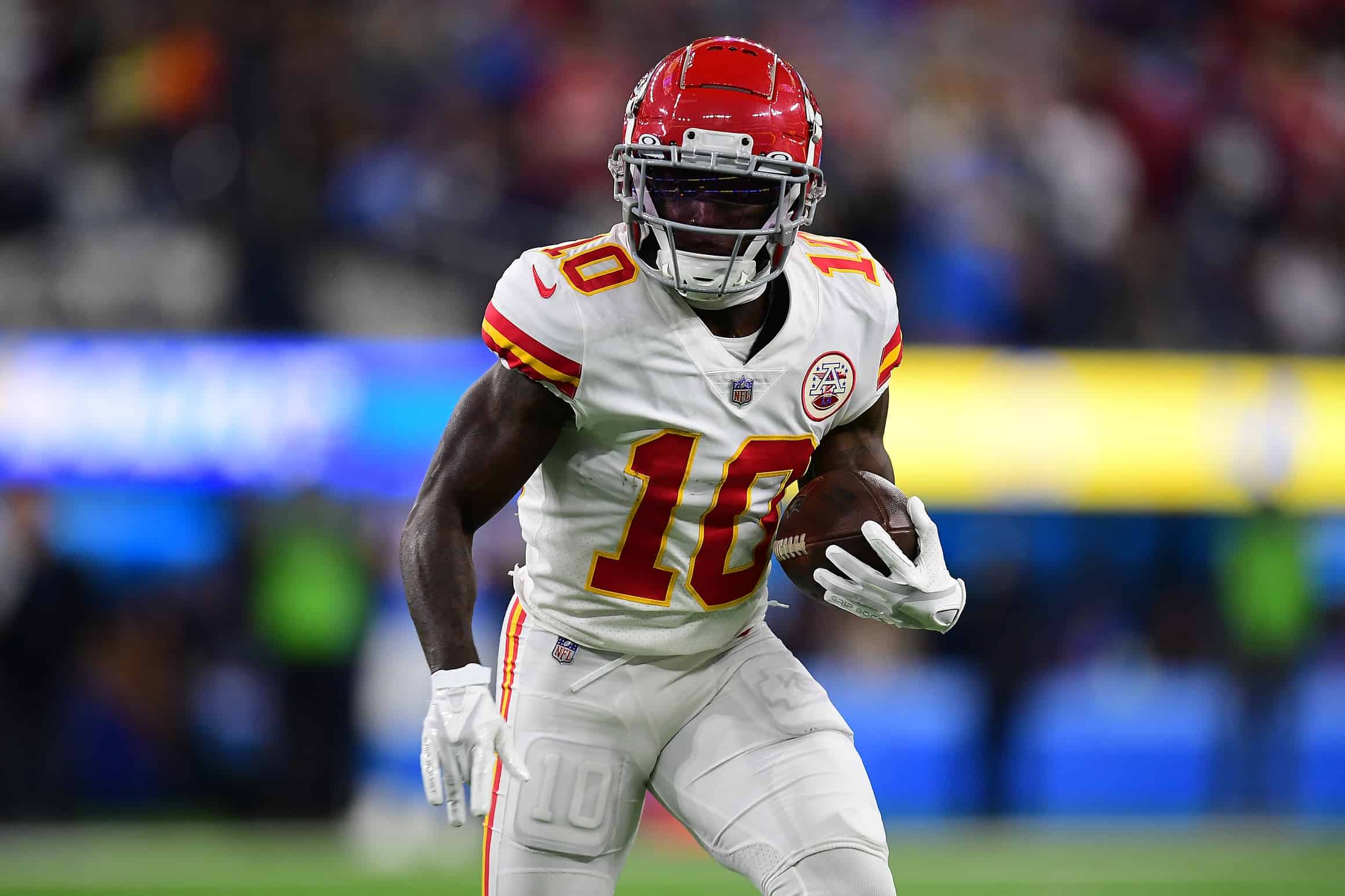 It's official! Chiefs trade Tyreek Hill to Miami Dolphins for five draft  picks