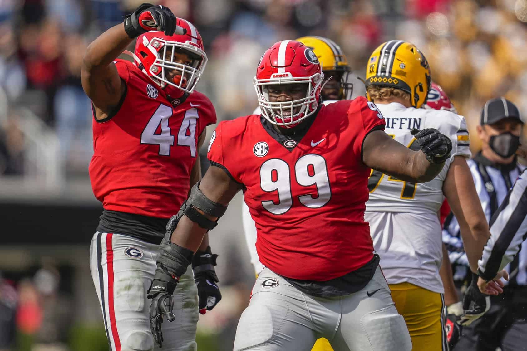 Defensive lineman Jordan Davis runs official 4.78-second 40-yard dash at  2022 combine