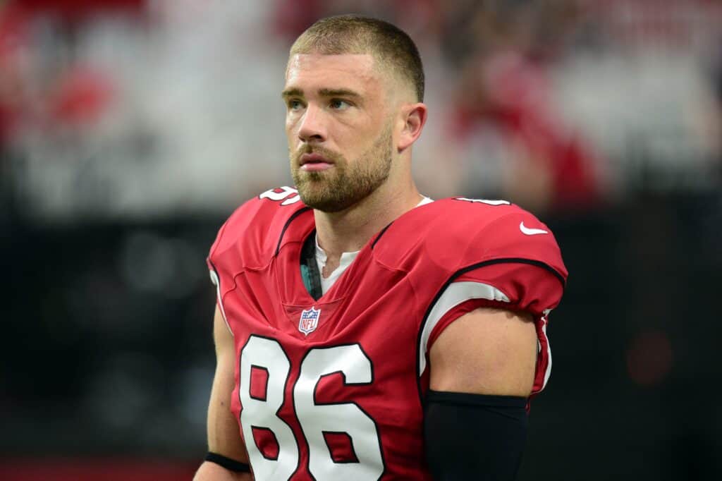 Veteran tight end Zach Ertz, 31, remains with Arizona Cardinals, agrees to  new three-year contract - ESPN