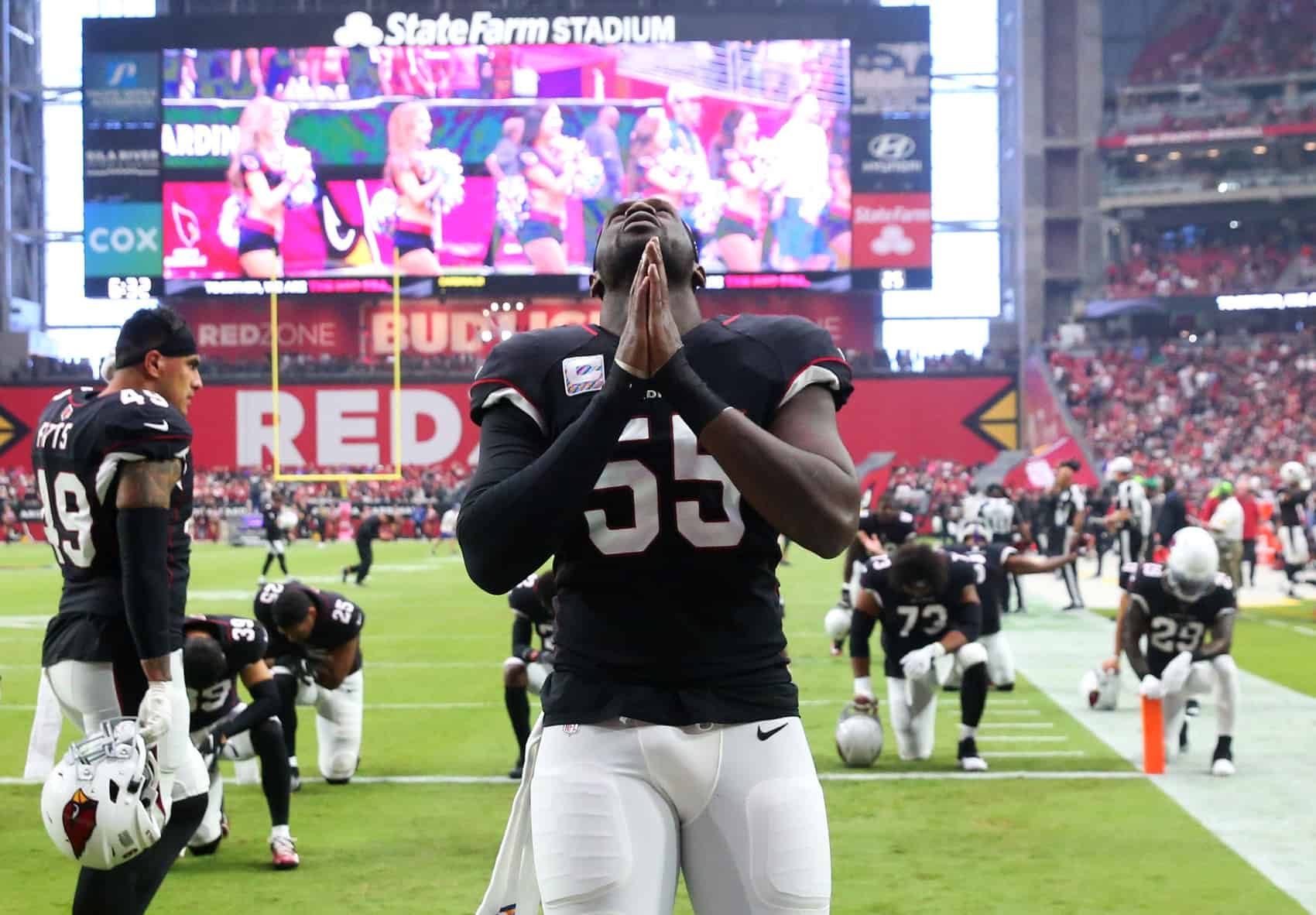 Reports: Raiders signing pass-rusher Chandler Jones, trading away