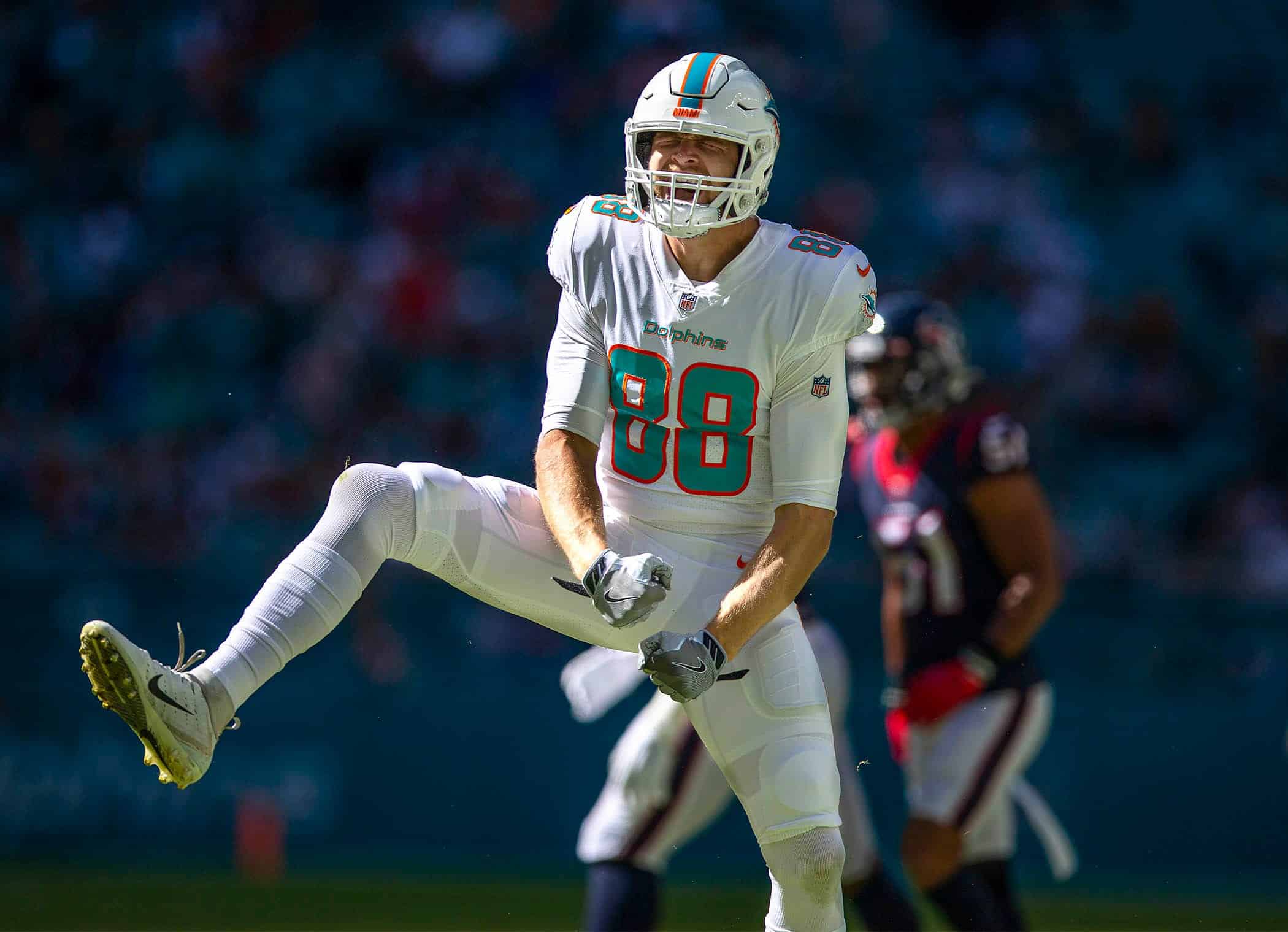 Dolphins apply franchise tag to TE Mike Gesicki 