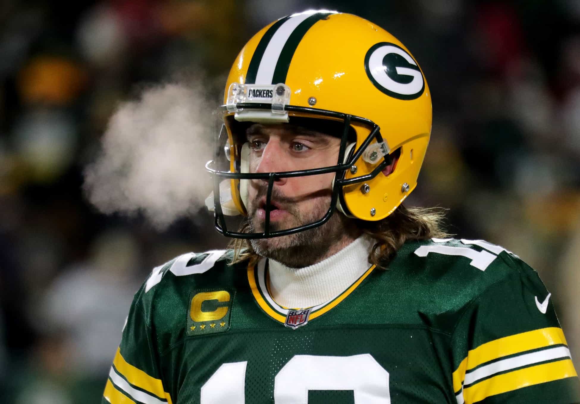 NFL fans question Aaron Rodgers' hair during Packers – Patriots