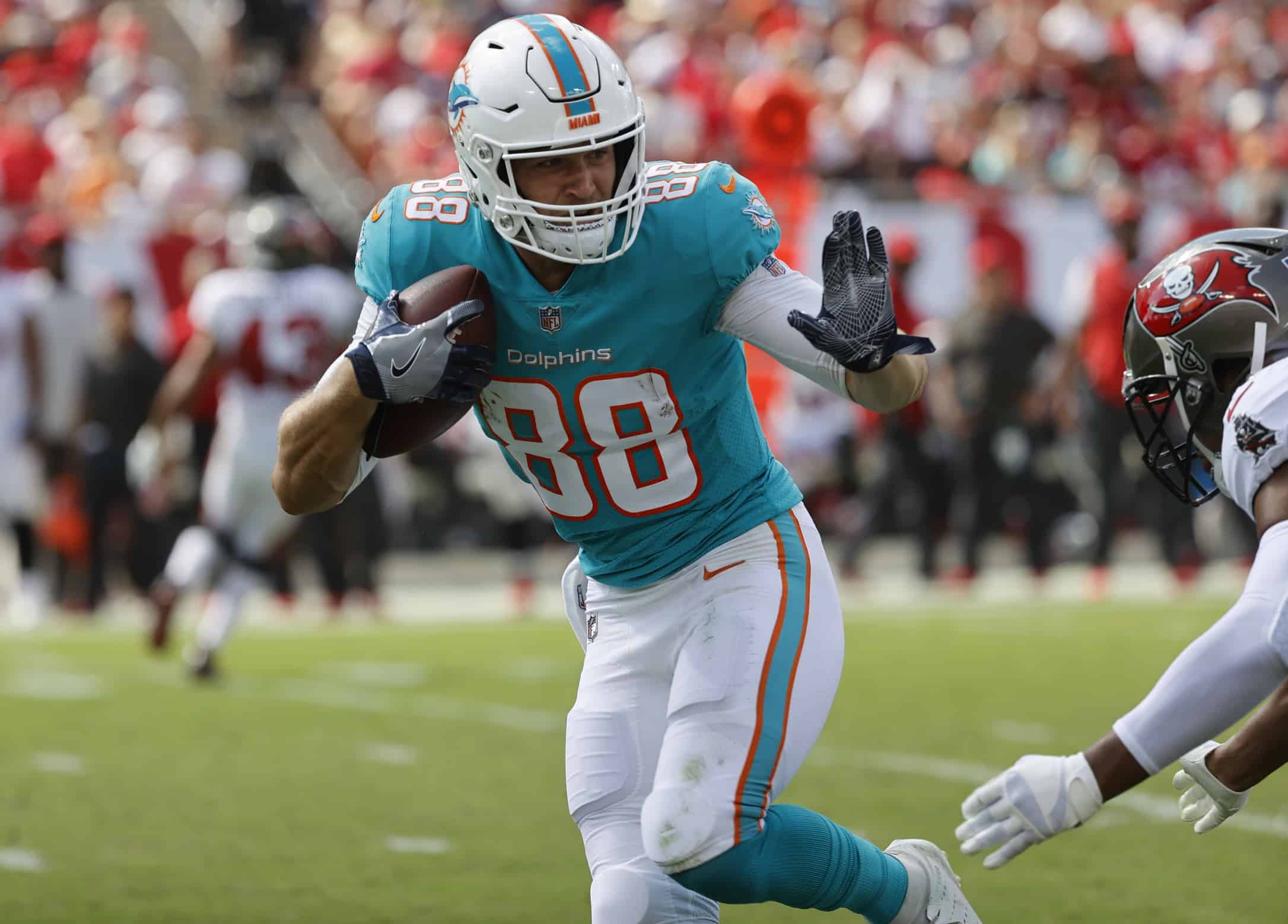 Free Agent Mike Gesicki to Sign a 9 Million Dollar One Year Deal with the  Patriots