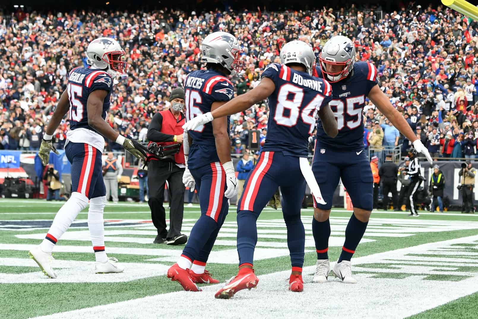 Patriots Uniform Tracker on X: With the Jonnu Smith trade, #81 is now  available!  / X