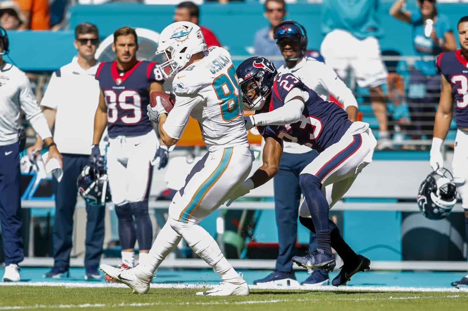 How Miami Dolphins' 'Genius' Coach Mike McDaniel Gets His Receivers So Wide  Open