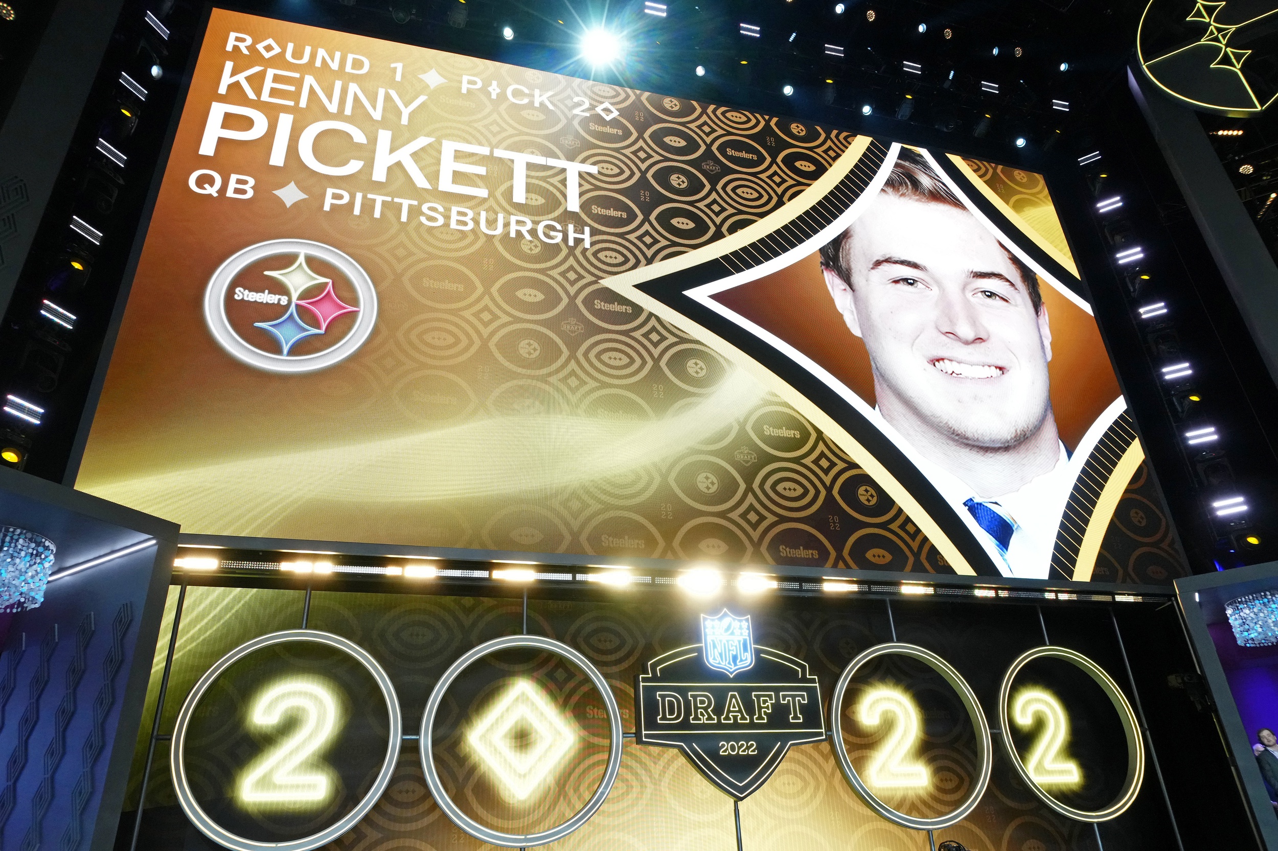 NFL Draft results 2022: Kenny Pickett first QB off the board, Steelers  select Pitt alumni No. 20 overall - DraftKings Network