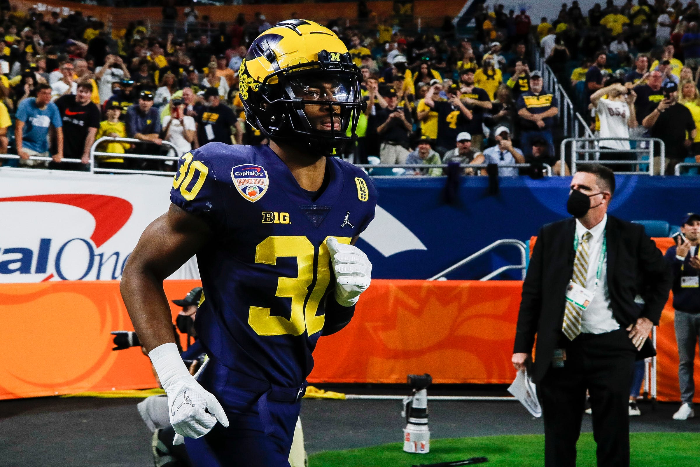 Michigan football's Daxton Hill selected by Bengals in first round of NFL  draft