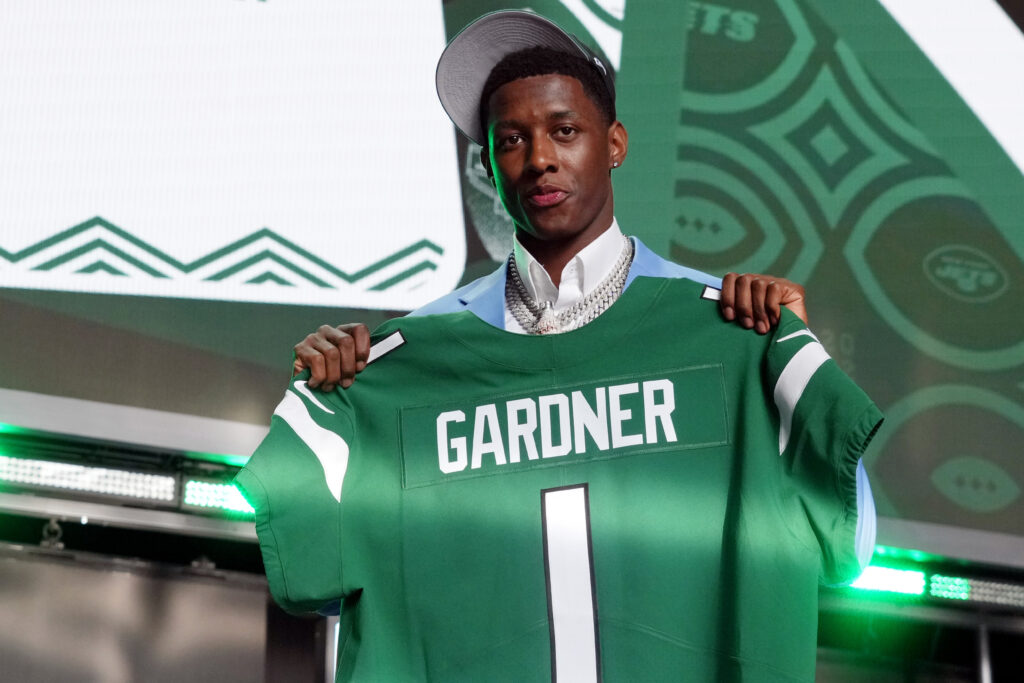 Jets Jordan Whitehead, Sauce Gardner in Damar Hamlin jerseys