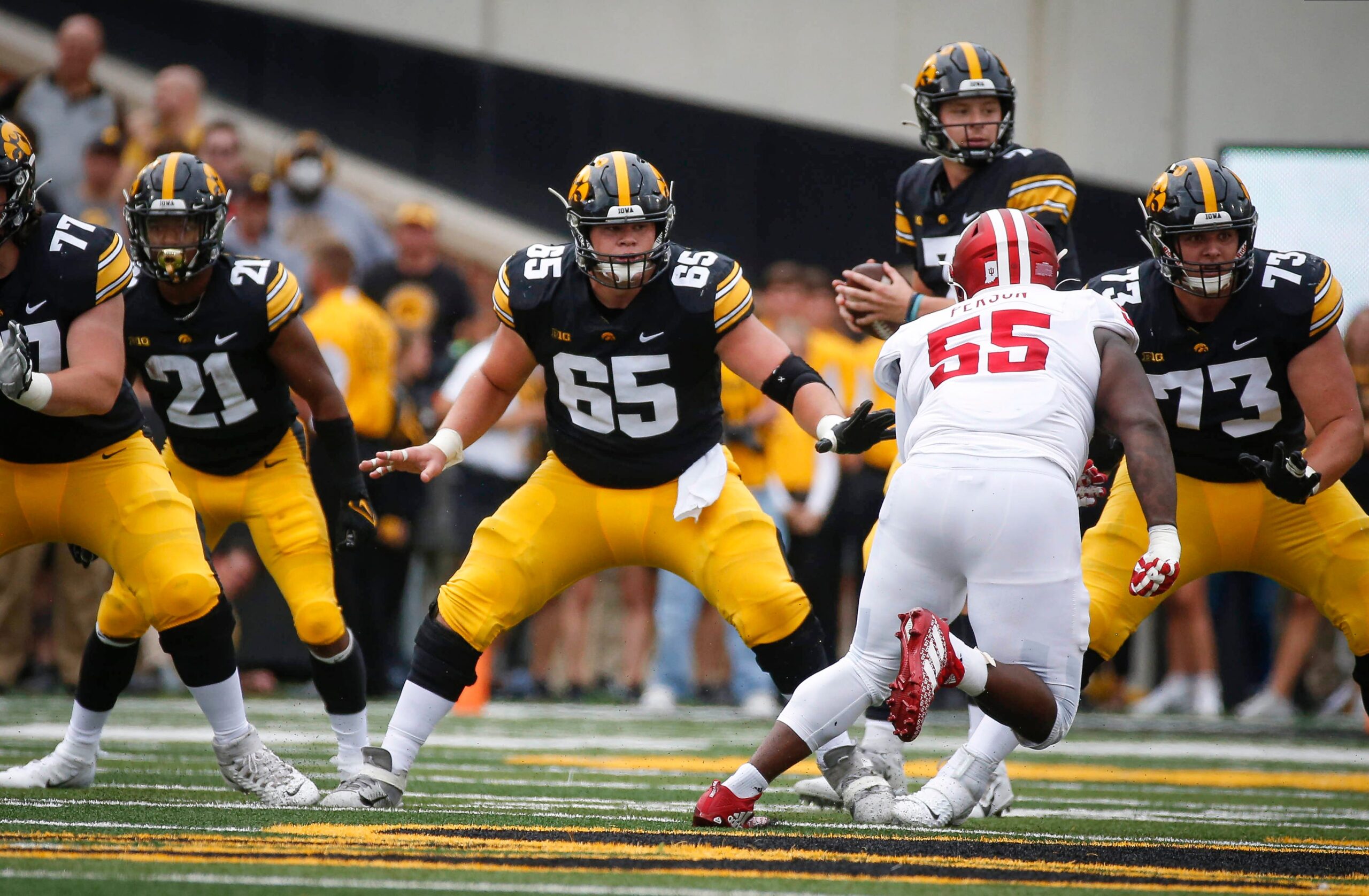 Why the New York Jets Should Pick Iowa Center Tyler Linderbaum in First  Round of 2022 NFL Draft - Sports Illustrated New York Jets News, Analysis  and More