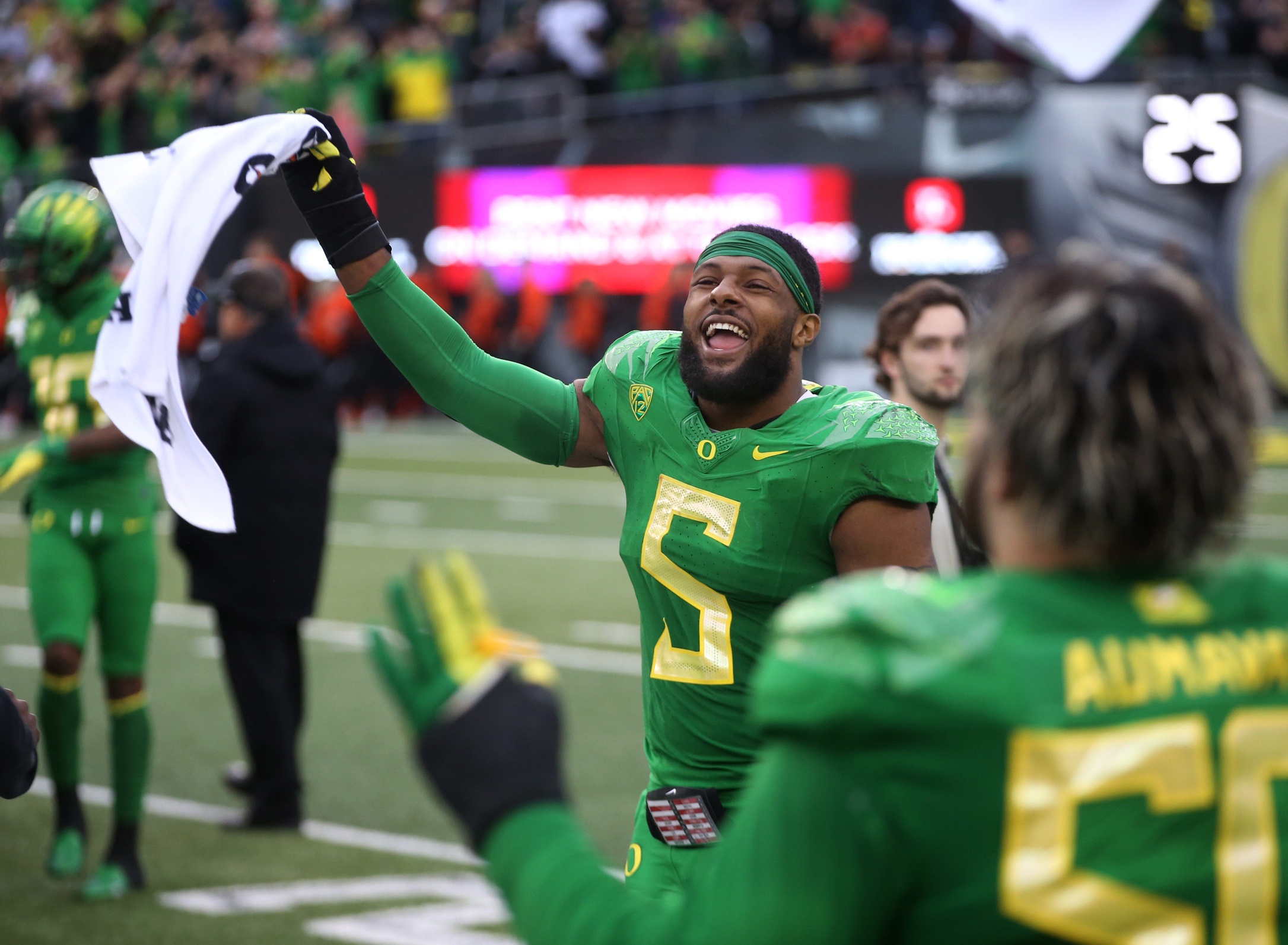 New York Giants Defensive End Kayvon Thibodeaux to Wear No. 5 in Rookie NFL  Season - Sports Illustrated Oregon Ducks News, Analysis and More