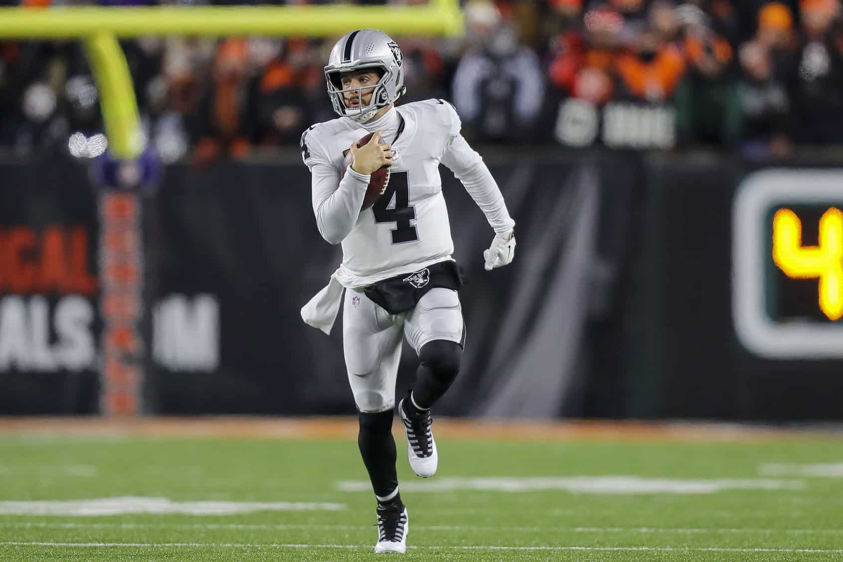 Raiders' Derek Carr sheds light on coaching change, contract talks