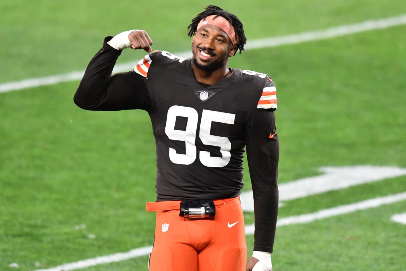 Edge rusher rankings for top 32 NFL EDGEs heading into 2022 led by