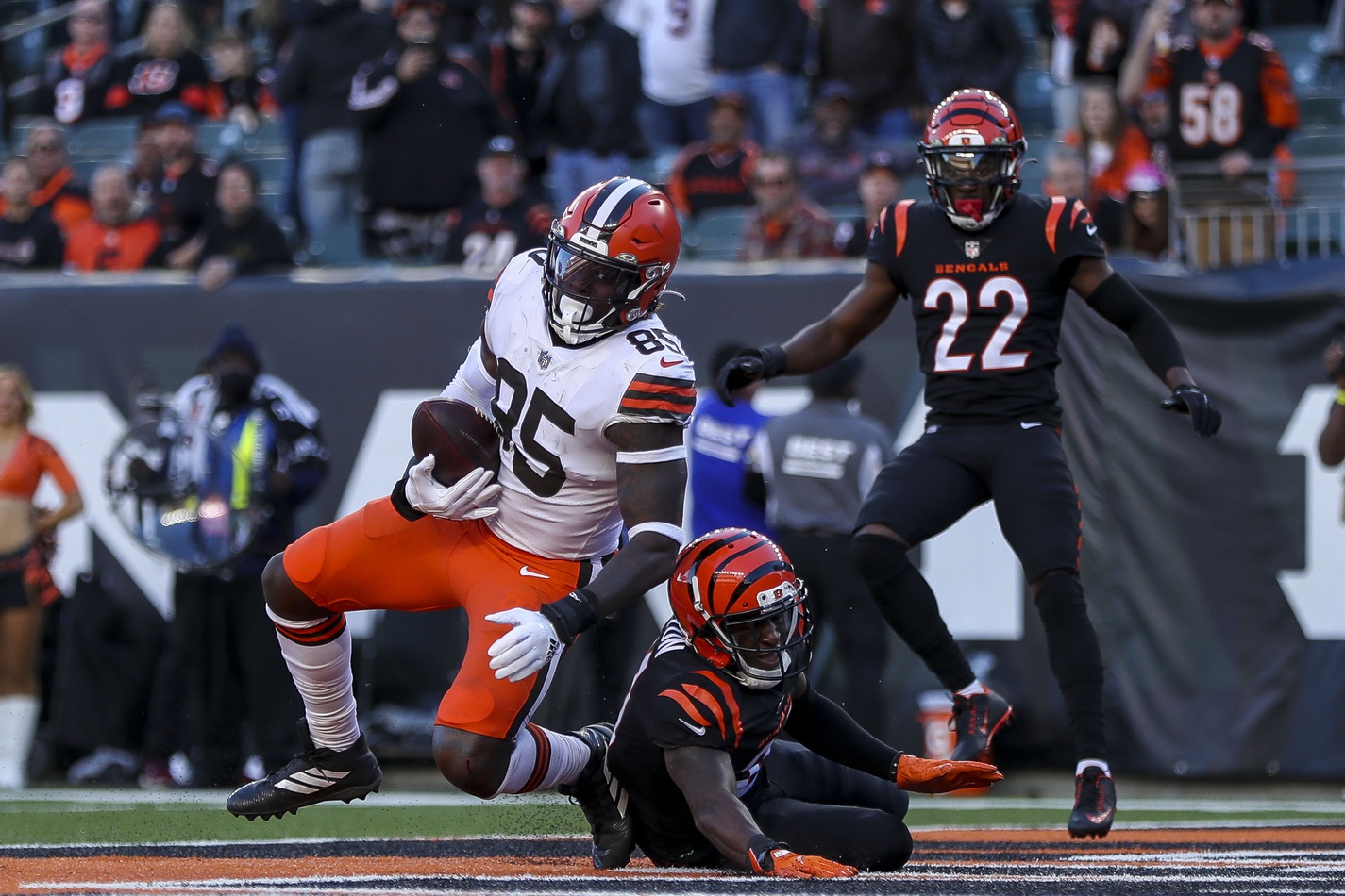 NFL news and rumors: How Browns' new deal with David Njoku impacts Cowboys'  Dalton Schultz, new Vikings regime's approach, more