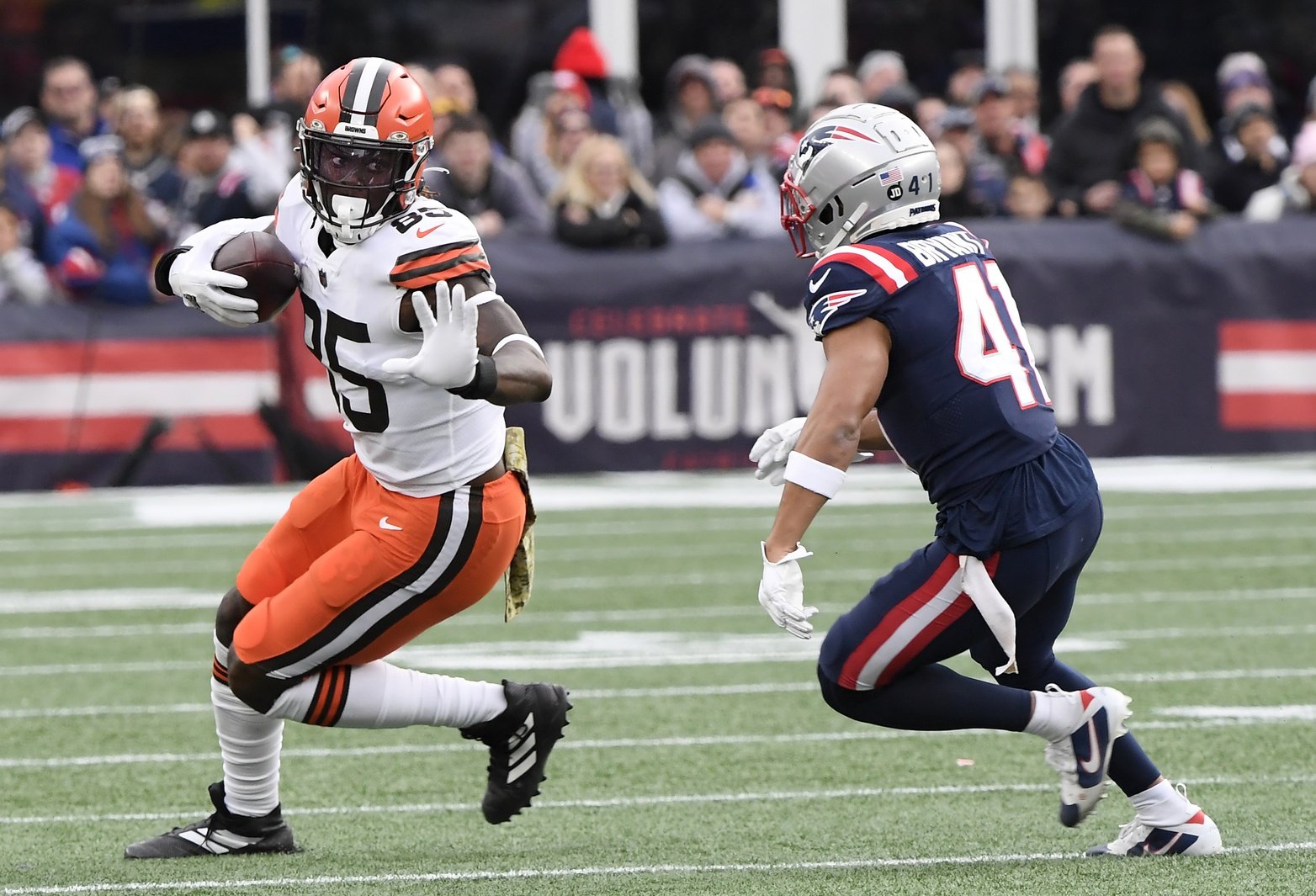 Browns franchise tag tight end David Njoku