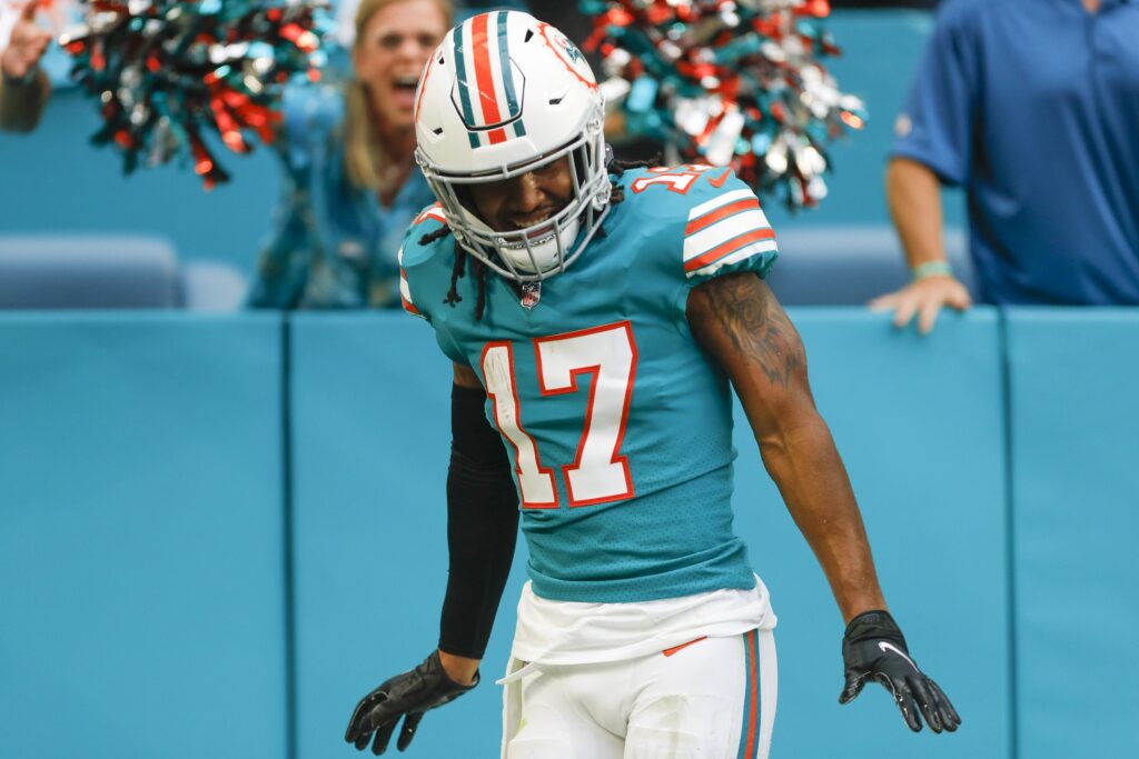 LOOK: Jaylen Waddle's Miami Dolphins jersey already in Pro