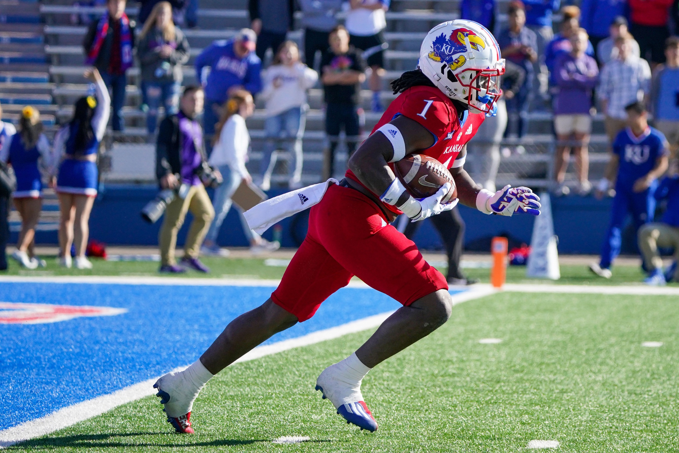 Kansas football's Lonnie Phelps making most of NFL Combine