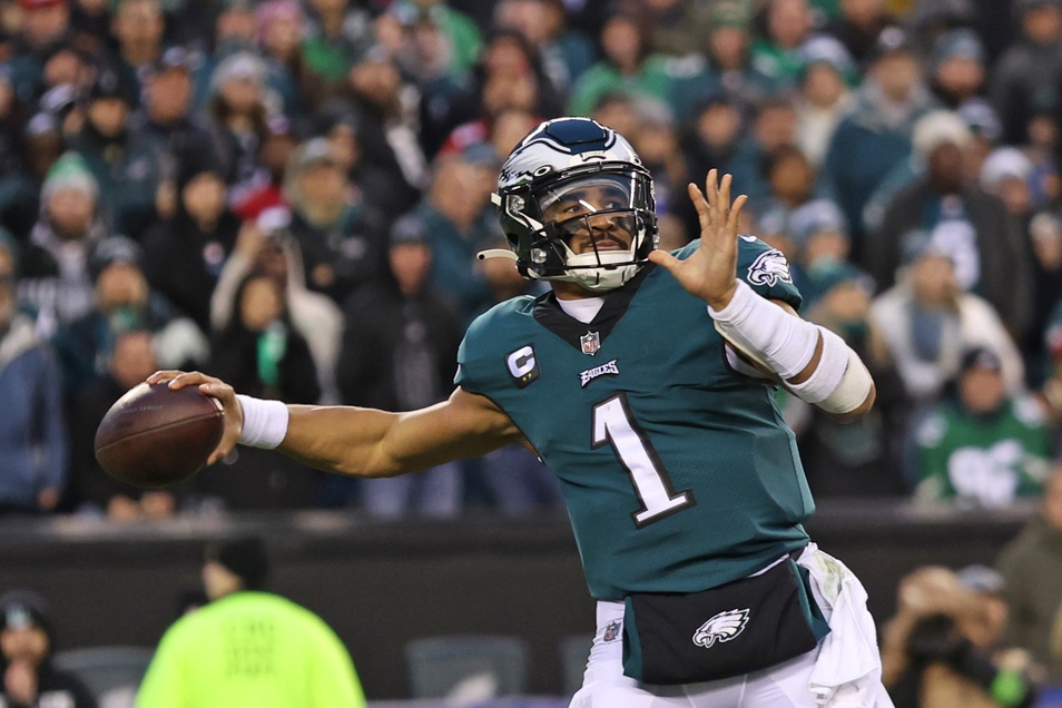 Finding the Right QB Draft Strategy for Dynasty Superflex Leagues