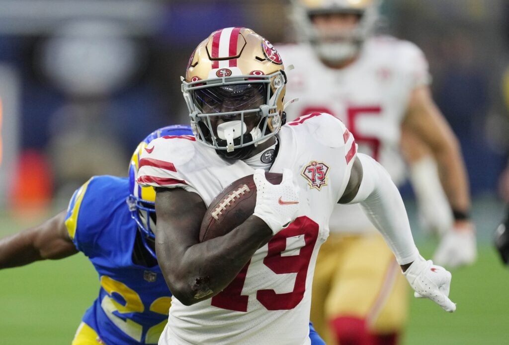 San Francisco 49ers wide receiver Deebo Samuel (19) runs against